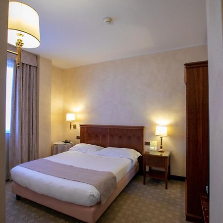 Scia' On Martin Hotel Buscate Exterior foto