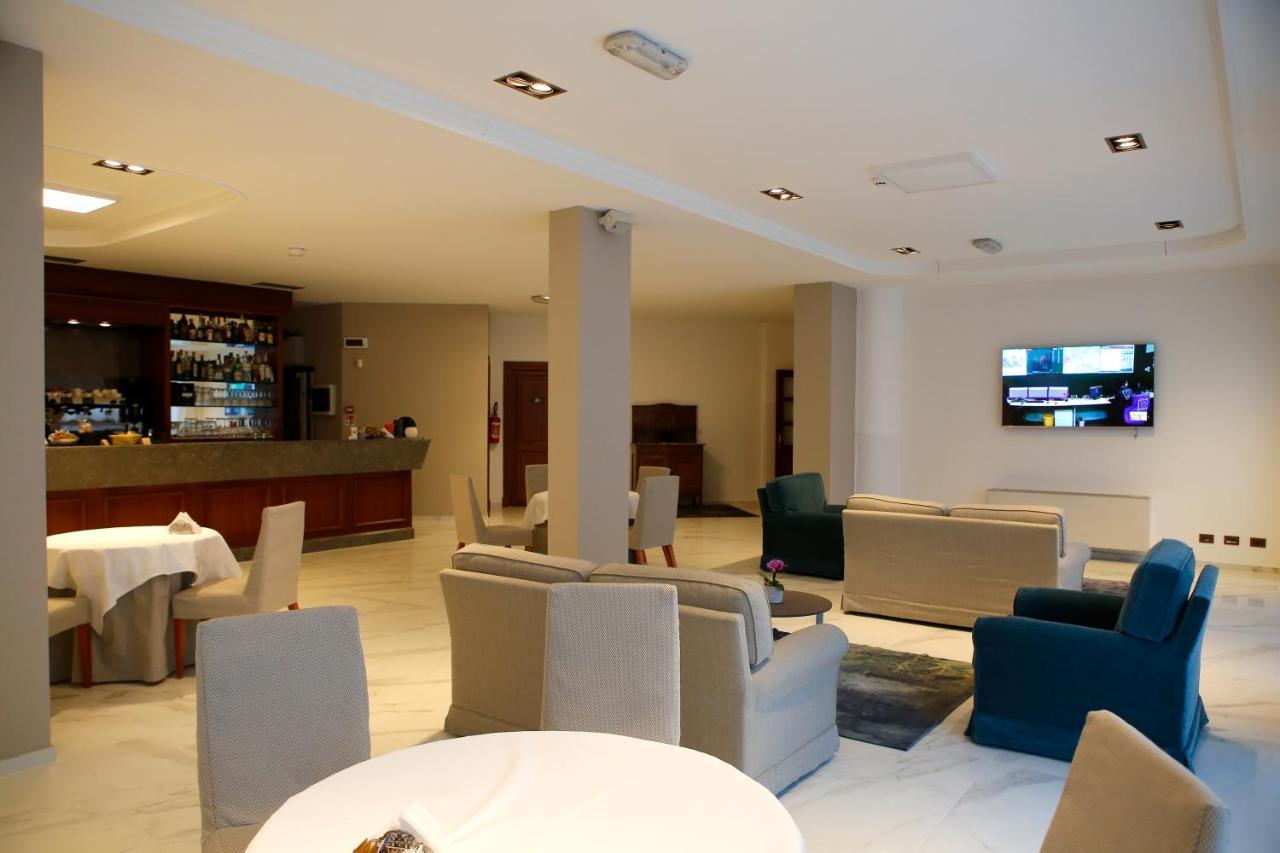 Scia' On Martin Hotel Buscate Exterior foto