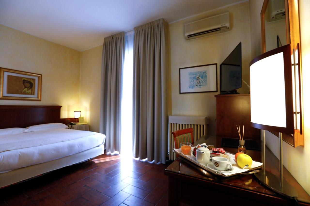 Scia' On Martin Hotel Buscate Exterior foto