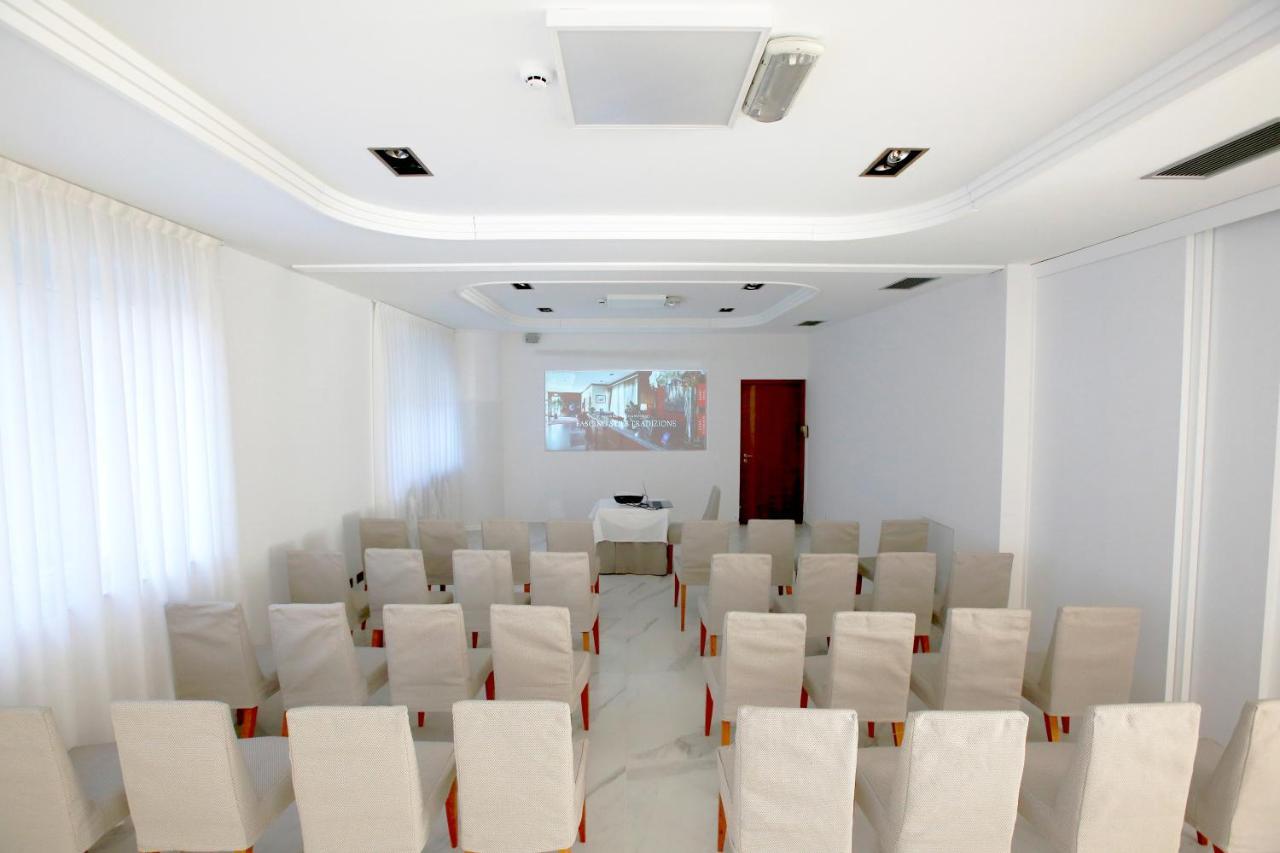 Scia' On Martin Hotel Buscate Exterior foto