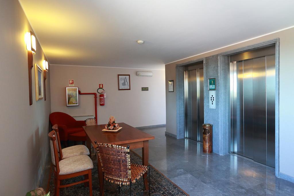 Scia' On Martin Hotel Buscate Exterior foto
