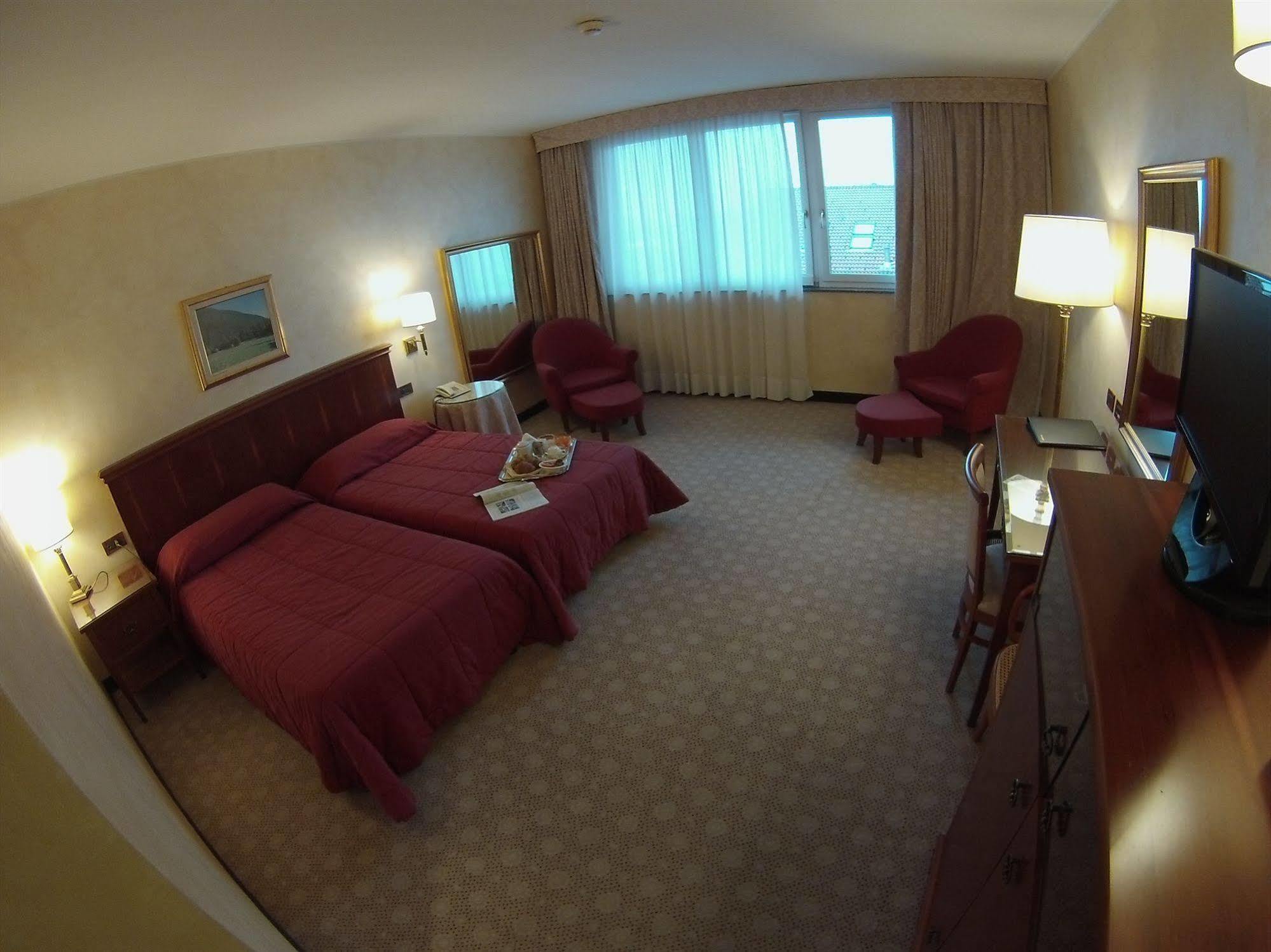 Scia' On Martin Hotel Buscate Exterior foto