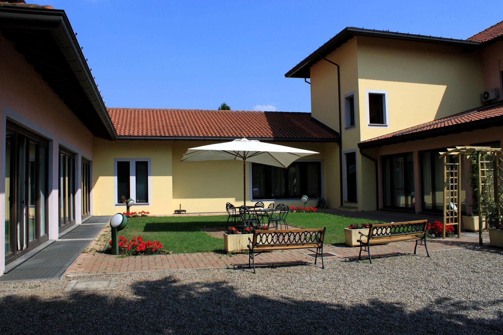 Scia' On Martin Hotel Buscate Exterior foto