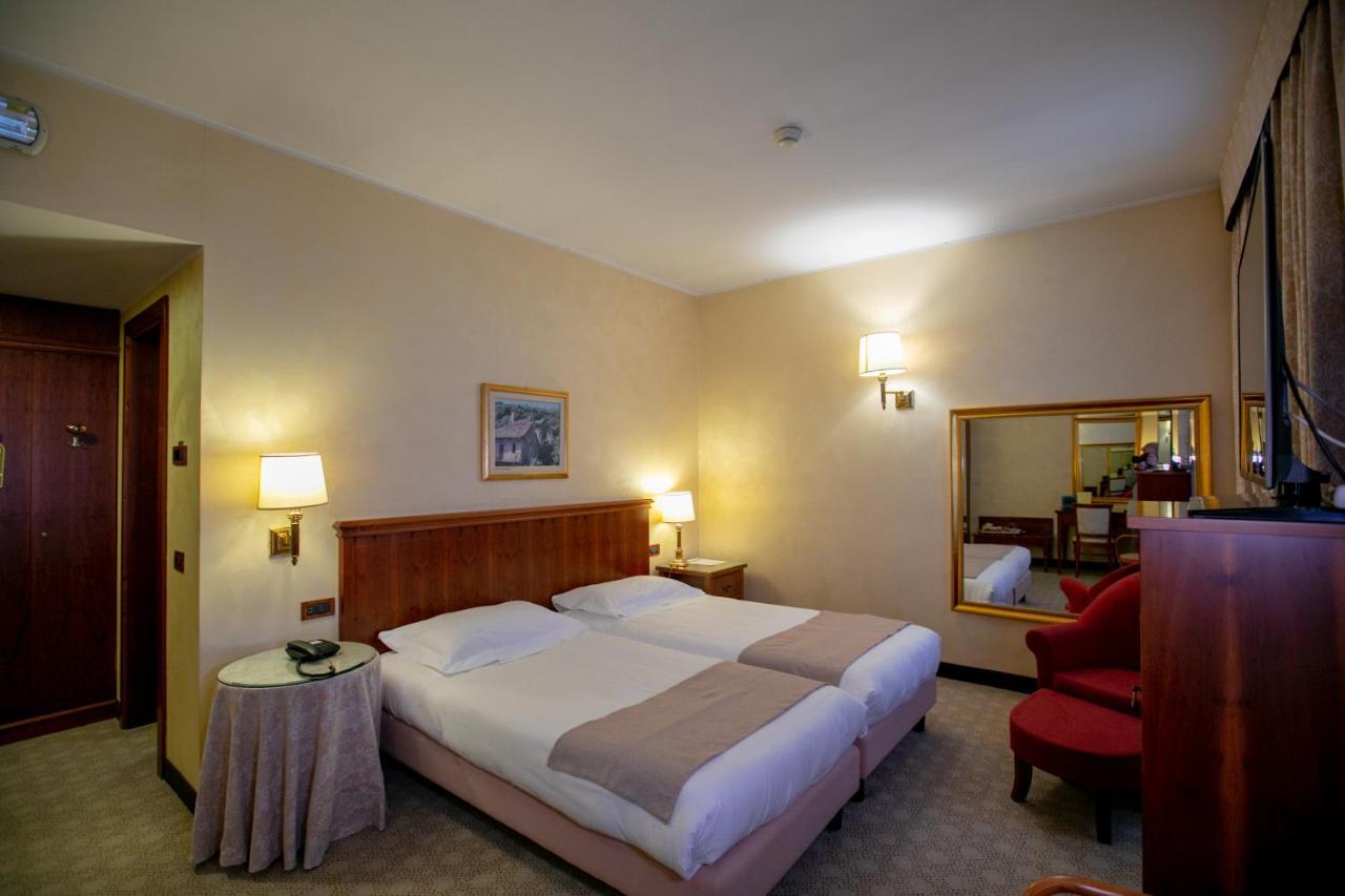 Scia' On Martin Hotel Buscate Exterior foto