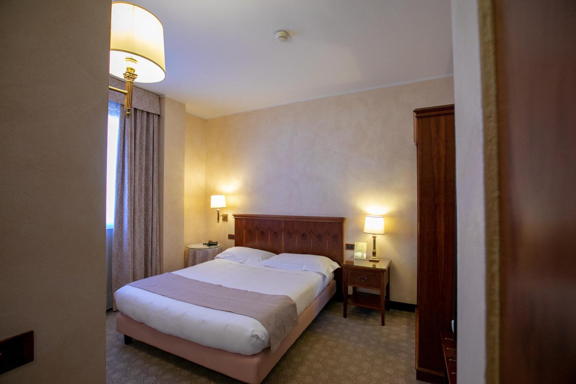 Scia' On Martin Hotel Buscate Exterior foto