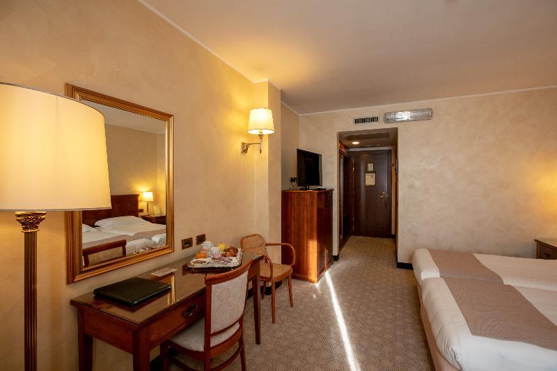 Scia' On Martin Hotel Buscate Exterior foto